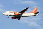 Easyjet A 319-111 G-EZEK im Landeanflug auf den Flughafen Berlin-Schnefeld am 09.11.2009