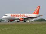 Easyjet A 319-111 G-EZAW bei der Landung in Berlin-Schnefeld am 08.06.2010