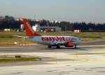 G-EZJO von easyJet rollt am 05.12.2007 auf dem Flughafen Valencia (VLC) zum Start.