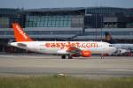 Easyjet Airbus A320 G-EZUD beim rollen zum Gate in Hamburg Fuhlsbüttel am 30.05.11