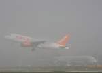 Eine Airbus von easyjet beim take off in Zrich, aufgenommen am 20.10.2012.