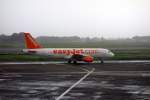 EasyJet Airbus 320 (HB JXA) rollt zum Take off. Catania 31.01.2014