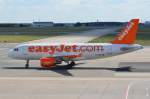 G-EZNC easyJet Airbus A319-111   am 28.08.2014 in Schönefeld zum Gate