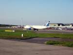 Ein Jet der Finnair wartet am 04.05.08 in Hamburg auf den Start.