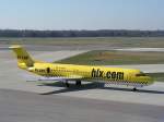 April 2005, HH-Fuhlsbttel - Eine Fokker 100 der hlx will weg.