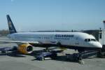 B757-200 der Icelandair am Finger