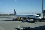 B757-200 der Icelandair am Finger