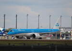 KLM-Cityhopper ERJ-195E2, PH-NXJ, BER, 15.05.2026