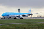 KLM Asia Boeing 777-306ER PH-BVB beim Start in Amsterdam 3.1.2019
