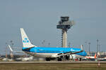 KLM, Boeing B 737-9K2, PH-BXT, BER, 17.04.2022