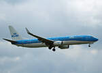 KLM, Boeing B 737-9K2, PH-BXT, BER, 21.05.2022