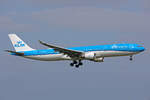 KLM Royal Dutch Airlines, PH-AKD, Airbus A330-303, msn: 1300,  Plaza de la Cathedral - Habana , 18.Mai 2023, AMS Amsterdam, Netherlands.