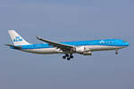 KLM Royal Dutch Airlines, PH-AKD, Airbus A330-303, msn: 1300,  Plaza de la Cathedral - Habana , 19.Mai 2023, AMS Amsterdam, Netherlands.