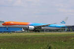 KLM Royal Dutch Airlines, PH-BVA, Boeing B777-306ER, msn: 35671/694,  Park De Hoge Veluwe ,  #OrangePride , 20.Mai 2023, AMS Amsterdam, Netherlands.