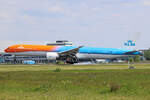 KLM Royal Dutch Airlines, PH-BVA, Boeing B777-306ER, msn: 35671/694,  Park De Hoge Veluwe ,  #OrangePride , 20.Mai 2023, AMS Amsterdam, Netherlands.
