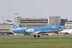 KLM Fokker 70 PH-KZP aus Amstedam landet in Bremen (25.08.2011)