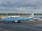 KLM PH-AOE Airbus 330-200 fotografiert in Amsterdam Schiphol 20-07-2008.