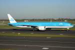 KLM B777-300 PH-BVB wurde wegen des Vulkanausbruch von Eyjafjallajökull in Island am 19.04.2014 nach DUS / EDDL / Düsseldorf umgeleitet, hier auf dem Taxiway zur 23L