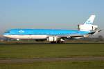 KLM MD-11 PH-KCF auf 18R in AMS / EHAM / Amsterdam am 15.10.2011