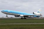 KLM MD-11 PH-KCB beim Takeoff auf 36L in AMS / EHAM / Amsterdam am 15.04.2012