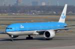 PH-BVG KLM Royal Dutch Airlines Boeing 777-306(ER)  zum Gate in Amsterdam  13.03.2015