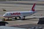9H-IBJ, Lauda Europe, Airbus A320-232, wird von einem Schlepper, am Flughafen Wien, auf die Rollbahn geschoben. 04.05.2026