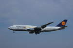 Der Siegerflieger der Lufthansa, in Form einer Boeing 747-8 D-ABYI ließ sich am 28.7.14 ebenfalls in Frankfurt blicken.