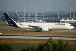 Lufthansa Airbus A350-941 D-AIXJ, cn(MSN): 209,
Flughafen München, 22.08.2018.