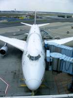 Lufthansa-Boeing 747-400 am Terminal 1 des Frankfurter Flughafens