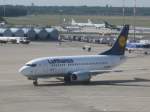 Lufthansa-Boeing 737-500 mit der Kennung D-ABJI nach der Landung in Berlin-Tegel