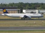 Airbus A321-200 der Lufthansa bei der Landung in berlin-Tegel