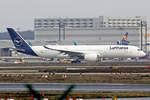 Lufthansa Airbus A350-941 D-AIXP rollt zum Start in Frankfurt 2.1.2021