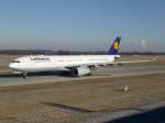 Ein Airbus A330, der Lufthansa, mit Registration D-AIKI, am Flughafen München.