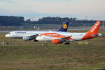Lufthansa, airbus A 320-214, D-AIZB  Norderstedt , Easyjet Europe, Airbus A 319-111, OE-LQG, BER, 29.12.2022