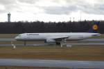 Der Airbus A321-100 D-AIRA Finkenwerder verlässt die Runway des Airports Hamburg Fuhlsbüttel am 14.03.10