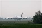 Am 2. Juni 2010 landete zum ersten mal die A380 auf dem Flughafen Stuttgart. Hier das Flugzeug kurz vor dem Aufsetzen. (Matthias)