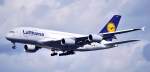 Lufthansa A380-800 D-AIMA aus Tokio im Anflug auf Piste 25L des Frankfurter Flughafens am 25.8.2010.