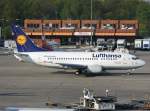 Lufthansa B 737-530 D-ABIN  Langenhagen  auf dem Weg zum Start in Berlin-Tegel am 21.04.2011