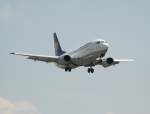 Lufthansa B 737-330 D-ABES  Kthen/Anhalt  kurz vor der Landung in Berlin-Tegel am 10.06.2011