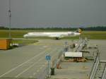 Ein CRJ 900 der Lufthansa in Frankfurt-Hahn am 27.07.06
