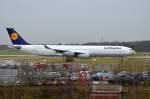 Lufthansa Airbus A340-300 D-AIGW Gladbeck bei rollen zum Start in Hamburg Fuhlsbüttel am 08.12.11