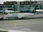 Boeing 737-300 der Lufthansa in Frankfurt.(30.07.05)