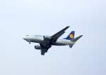Die Lufthansa Maschine Boeing 737-530, D-ABJH, Taufname Heppenheim/Bergstrae beim Landeanflug zum Flughafen Berlin-Tegel ber Berlin-Pankow, 02.05.08.