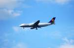 Lufthansa Airbus A300B4-603 D-AIAH  Lindau Bodensee  beim Landeanflug zum Flughafen Berlin Tegel (TXL) ber Berlin Pankow, 07.05.08.
