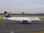 Lufthansa A320 D-AIQD taxxing to Rwy 23L.