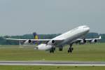 Und ab geht es nach Newark. Eine der drei neuen A340 Verbindungen ab Düsseldorf. Das Foto stammt vom 18.05.2008.