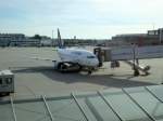 Eine Boeing 737-500 (Esslingen) der Lufthansa am Gate auf dem Airport Dresden. 10.05.2012