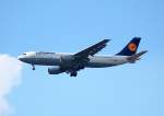 Lufthansa Airbus A300B4-605R D-AIAZ ohne Taufname am Abend des 18.06.08 beim Landeanflug zum Flughafen Berlin-Tegel.