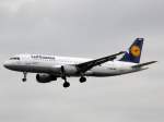 Ein Airbus A 320-200 der Lufthansa bei der Landung in Frankfurt am Main am 16.07.2008.