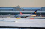 Die Lufthansa Boeing 737-300 D-ABEK rollt nach der Landung in Hamburg zum Gate aufgenommen am 12.03.13